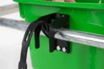 Teļu barošanas trauks Multi Feeder, 5 lateksa pupi ar eleastīgiem turētājiem, 30 L - Image 4