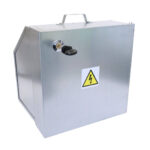 Fencee – drošības kaste elektriskajam ganam un akumulatoram ar montāžas stabu un saules regulatoru 10 A (40, 100, 200 W) - Image 2