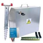 Fencee – drošības kaste elektriskajam ganam un akumulatoram ar montāžas stabu un saules regulatoru 10 A (40, 100, 200 W)